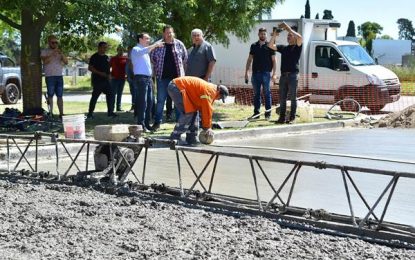 F. Varela: comenzó la repavimentación de la calle Los Charrúas