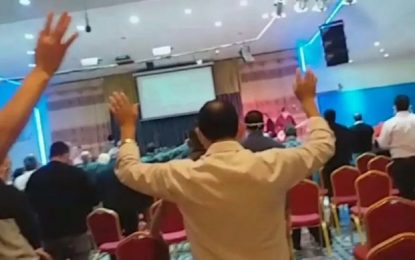 Un pastor rompió la cuarentena y organizó una reunión multitudinaria