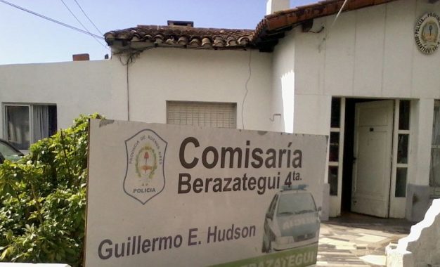 Detuvieron a tres hombres tras un presunto pasamanos y secuestraron 46 envoltorios de cocaína