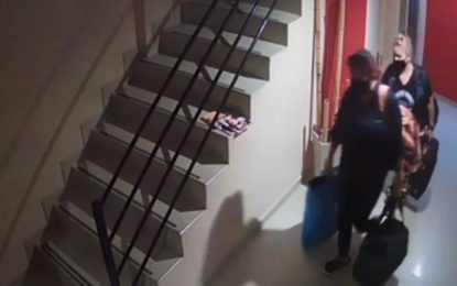 Jubilado conoció a dos mujeres por Tinder, las llevó a la casa del hijo y lo desvalijaron