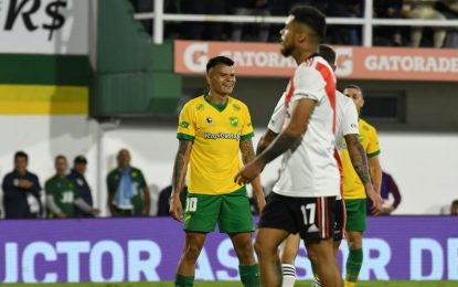 Defensa no pudo con River y cayó 2 a 1 en el Tomaghello