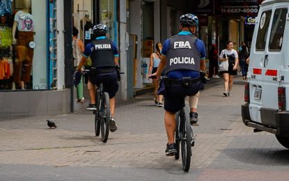 Quilmes: el escuadrón de bicipolicías patrulla los cascos céntricos del distrito