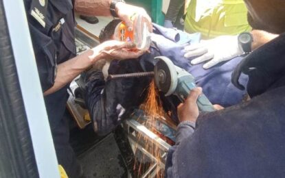 Dramático accidente en una obra en construcción: se cayó y una varilla le perforó el cuerpo
