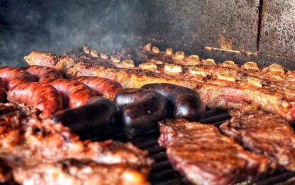 Un hombre denunció a sus vecinos por hacer un asado durante el Viernes Santo
