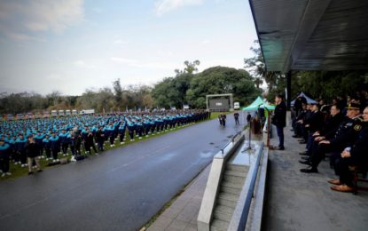 Más de 1.800 cadetes y futuros oficiales de la policía provincial juraron fidelidad a la bandera