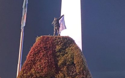 Vecino de Claypole muere al caer desde más de 6 metros frente al Obelisco