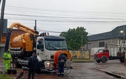 #FlorencioVarela | Retiro de residuos y ramas del sistema hidráulico