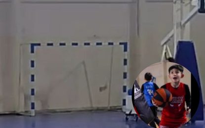 Murió un nene de 8 años al caerle encima un arco de handball en un club
