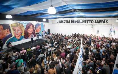 Máximo Kirchner encabezó un acto junto a Mayra Mendoza y Guillermo Moreno en Florencio Varela: “Una derrota no nos va a correr de nuestros objetivos”