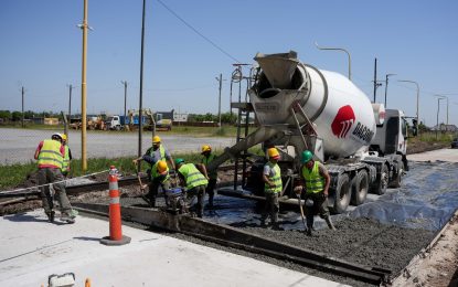 #FlorencioVarela | Avanzó la pavimentación en el acceso al Mercado Municipal