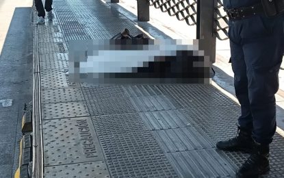 Consternación en Quilmes por la muerte repentina de un hombre en una parada de Metrobús