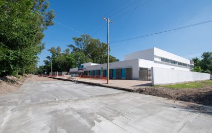 #FlorencioVarela | Andrés Watson supervisó las tareas de pavimentación en La Capilla
