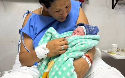 Daniel fue el primer bebé nacido en el Hospital Mi Pueblo en 2026