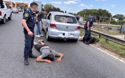 Robo, persecución y tiroteo en Varela: dos heridos de bala y múltiples detenciones
