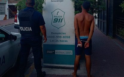 #Berazategui | Aprehendieron a un joven acusado de robar un kiosco y amenazar a una familia con un cuchillo