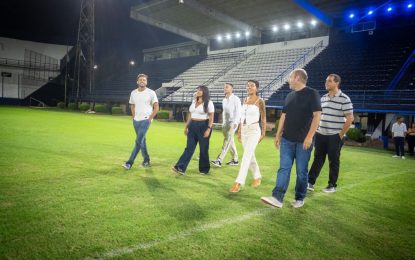Con fondos del Municipio, el QAC estrenó luminaria LED en el Estadio Centenario