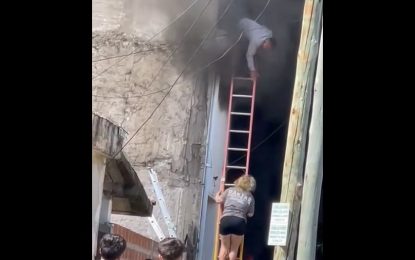 #FlorencioVarela | El periodista Sergio Rolandi rescató a una mujer atrapada en medio de las llamas
