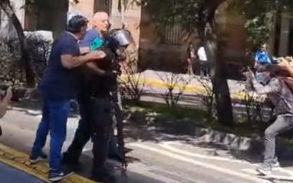 Denuncian represión policial contra trabajadores que reclamaban por el cierre de FATE