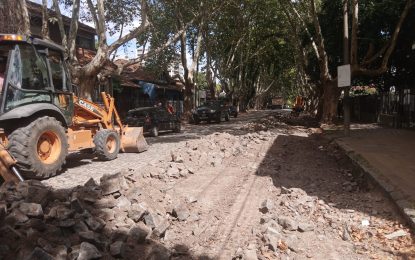 #FlorencioVarela | Comenzó la puesta en valor de las calles empedradas en la zona céntrica
