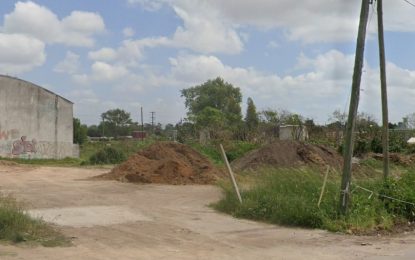 Conmoción en Berazategui: hallaron a un hombre muerto envuelto en una alfombra