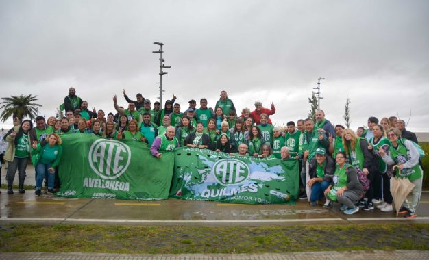 ATE se movilizó al Aeroparque y apuntó contra el Gobierno por salarios y despidos