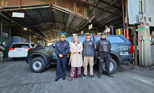 Manuel Adorni y Alejandra Monteoliva encabezaron la destrucción de más de 800 kilos de droga