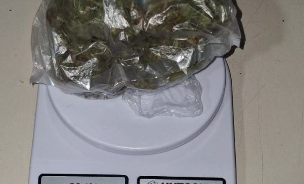 Circulaban en moto con marihuana en Florencio Varela y terminaron en la comisaría
