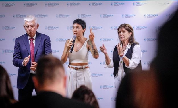 Mayra Mendoza: «Si Evita estuviera entre nosotras militaría por la libertad de Cristina»