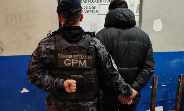 En un operativo policial, detuvieron a un conductor por circular en una motocicleta sin patente