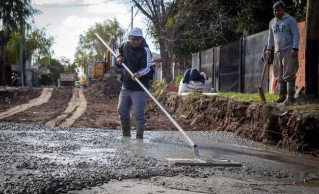 #Quilmes | Avanza la obra de pavimento de 27 cuadras en el barrio La Cañada