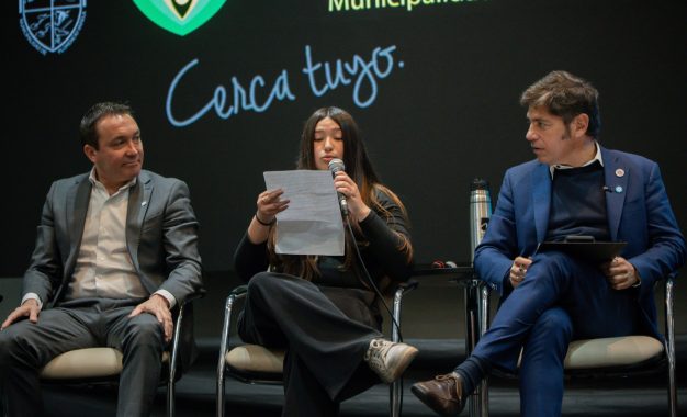 Andrés Watson, Axel Kicillof y estudiantes varelenses debatieron sobre salud mental