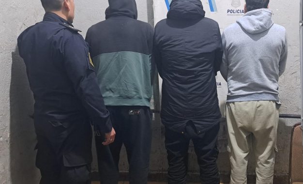 #FlorencioVarela | Hallan armas y municiones dentro de dos camionetas: tres aprehendidos