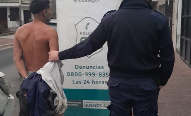 #Berazategui | Detuvieron a un hombre acusado de golpear a un policía tras un llamado al 911