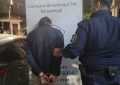 Lo engancharon con dos bolsas llenas de ropa tras un robo en el Cruce Varela