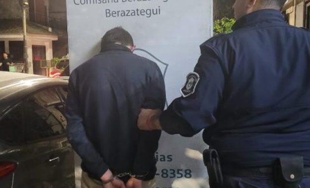 Lo engancharon con dos bolsas llenas de ropa tras un robo en el Cruce Varela