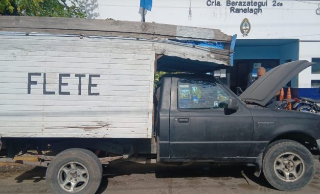Circulaba en una Ford Ranger con pedido de secuestro y quedó imputado por encubrimiento