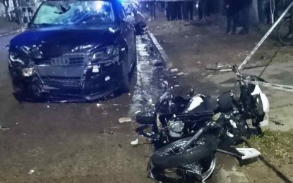 Choque fatal en Quilmes: murió un motociclista al ser impactado por un auto en el barrio La Paz