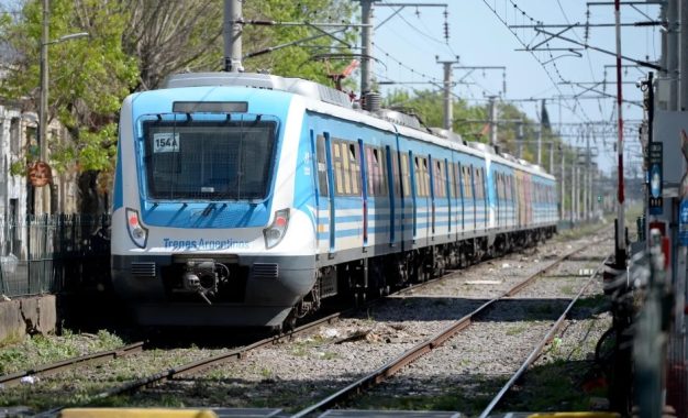 Un accidente fatal y una falla en una formación desataron una mañana de caos en el Tren Roca