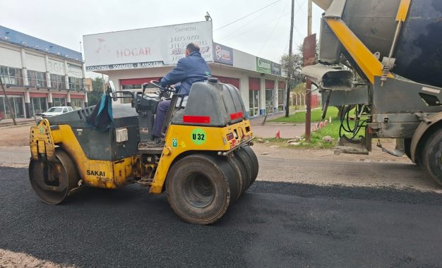 Bacheos, saneamiento y obras hidráulicas en distintos sectores de Varela