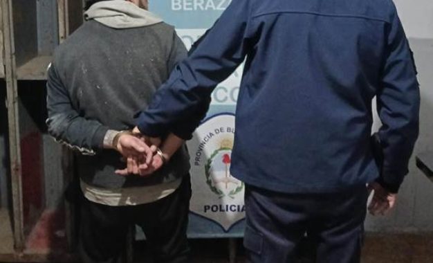 #Berazategui | Intento de robo en una peluquería: secuestraron una cuchilla de 30 centímetros