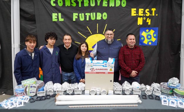 Andrés Watson otorgó materiales de infraestructura para la Escuela Técnica Nº4