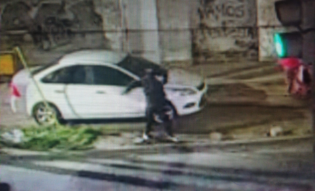 Un sujeto detenido tras vandalizar e intentar robar automóviles estacionados