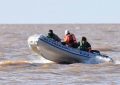 Hallaron la mochila de uno de los pescadores buscados en el Río de la Plata