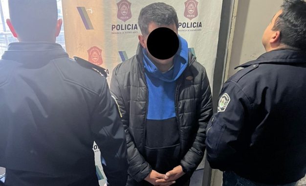 #FlorencioVarela | Quiso asaltar a una docente frente a una escuela y terminó detenido