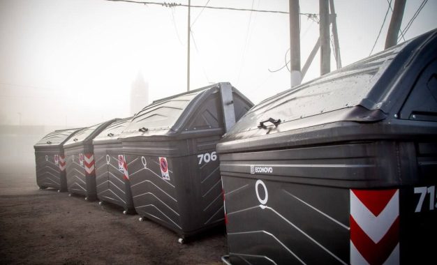 Instalaron los primeros 12 contenedores en Solano y presentaron un nuevo camión recolector de carga lateral