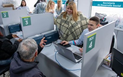 400 varelenses recibieron su carnet para viajar gratis en transporte público