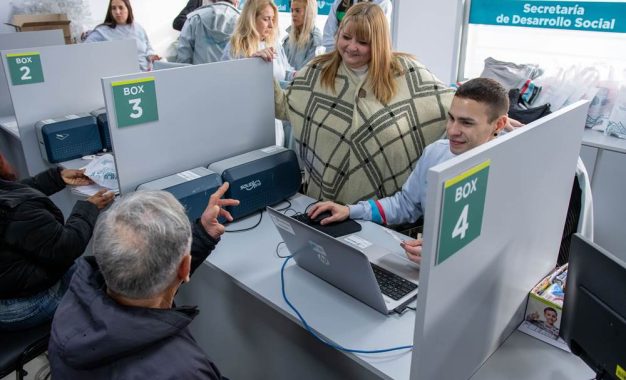 400 varelenses recibieron su carnet para viajar gratis en transporte público