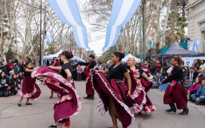 Un 9 de Julio con folklore en Florencio Varela
