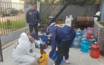 «Sed de delito»: la Policía Federal allanó tras plantas de envasado de agua potable que operaban en el sur del conurbano