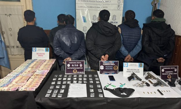 Desbarataron un presunto punto de venta de drogas: cinco aprehendidos y armas secuestradas